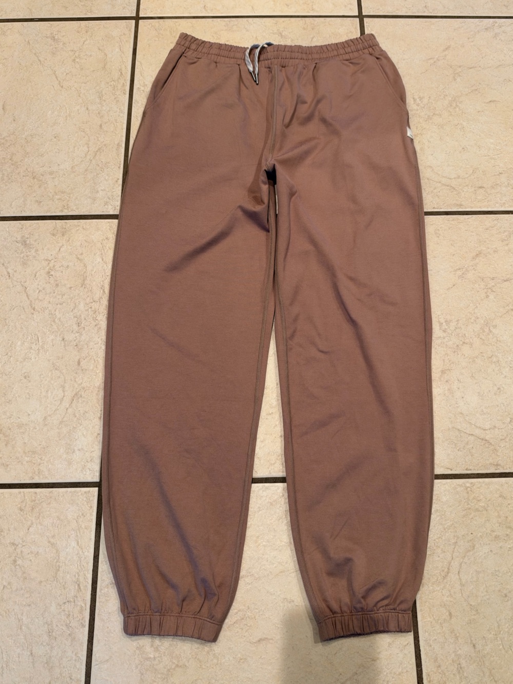 Vuori Boyfriend Joggers in Mauve Brown